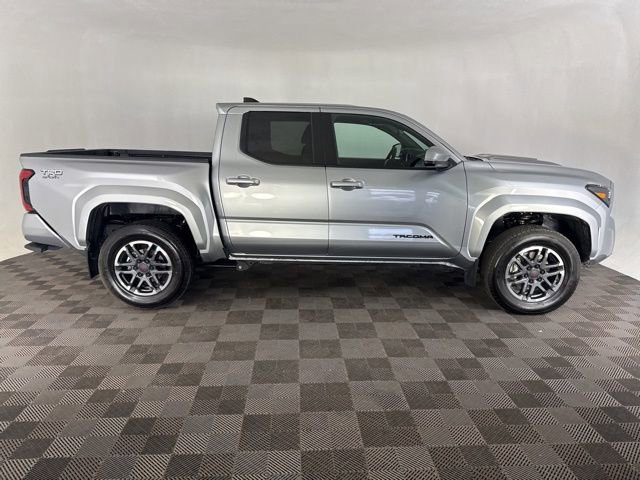 Used 2025 Toyota Tacoma TRD Sport w/ TRD Sport Upgrade Package AWD/4WD image 4