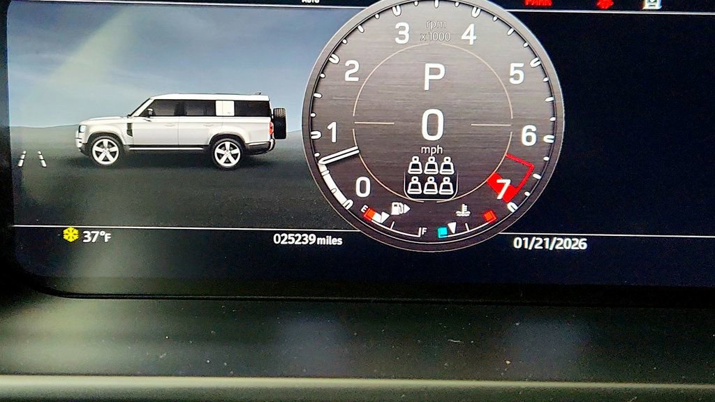 Used 2024 Land Rover Defender 130 X-Dynamic SE image 15