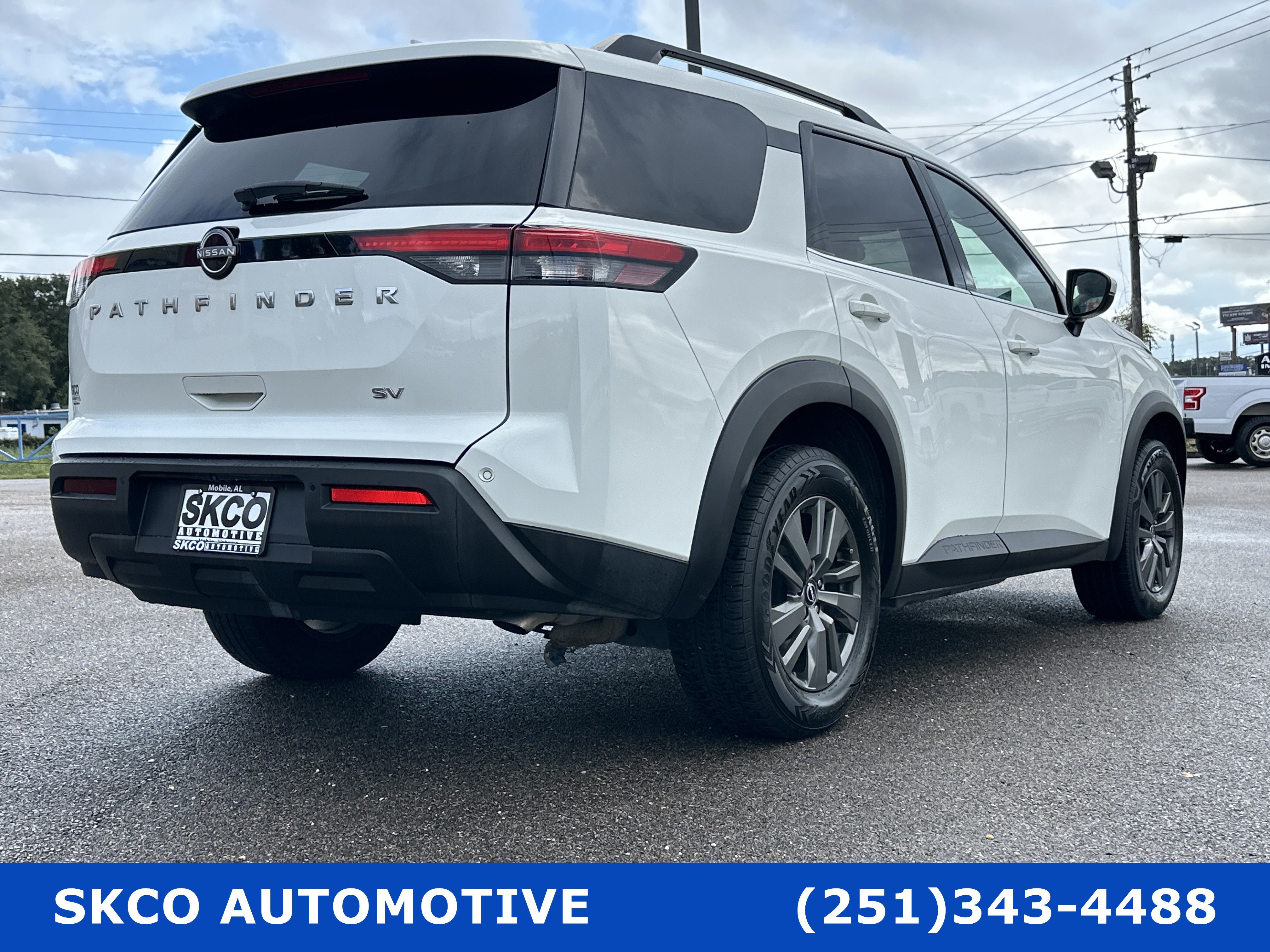 Used 2022 Nissan Pathfinder SV FWD image 5