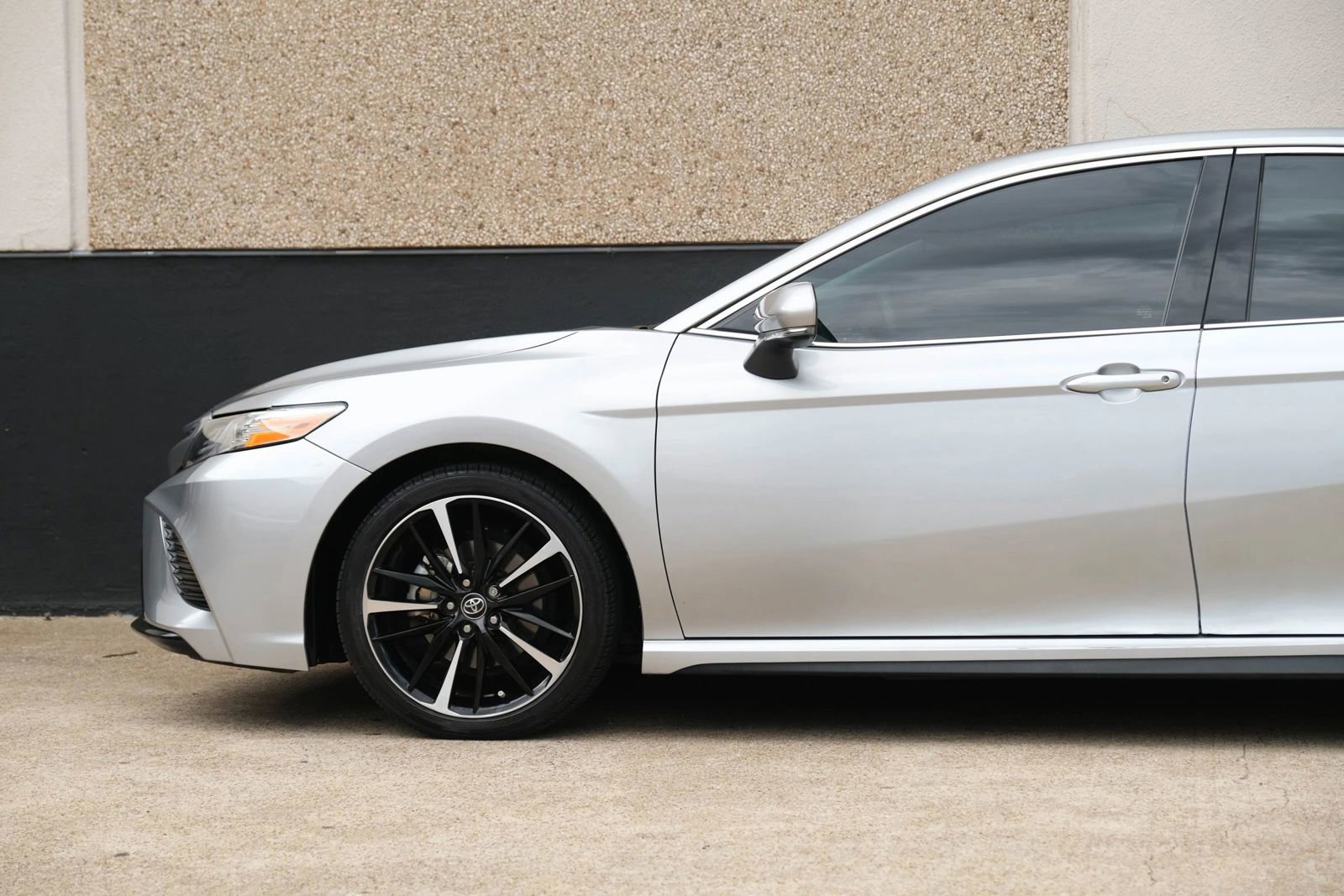 Used 2020 Toyota Camry XSE image 7