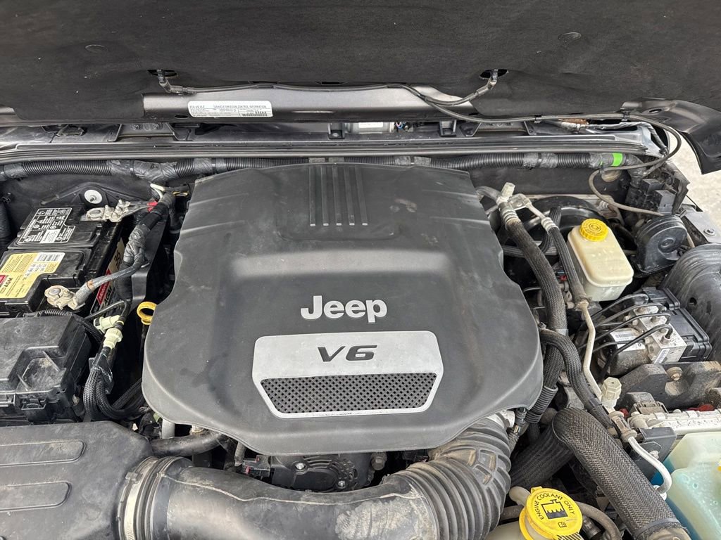 Used 2017 Jeep Wrangler Unlimited Sahara image 11