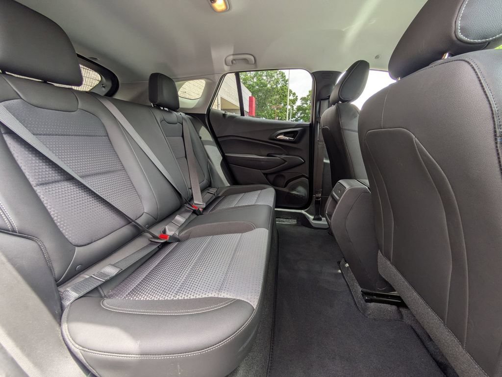 Used 2025 Chevrolet Trax LT w/ LT Convenience Package FWD image 28