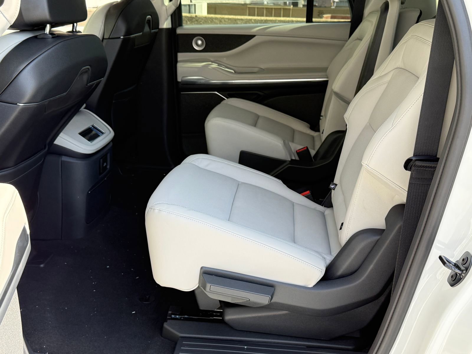 New 2026 Lincoln Navigator L Reserve AWD/4WD image 21