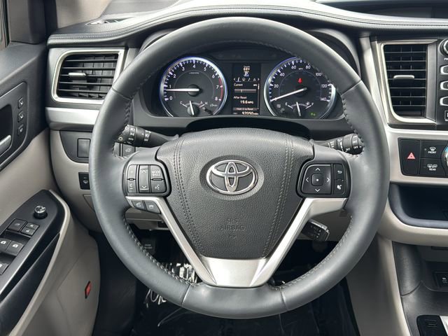 Used 2016 Toyota Highlander Limited image 25