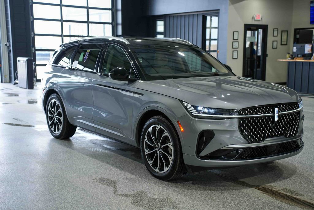 Used 2024 Lincoln Nautilus Reserve w/ Equipment Group 202A image 3