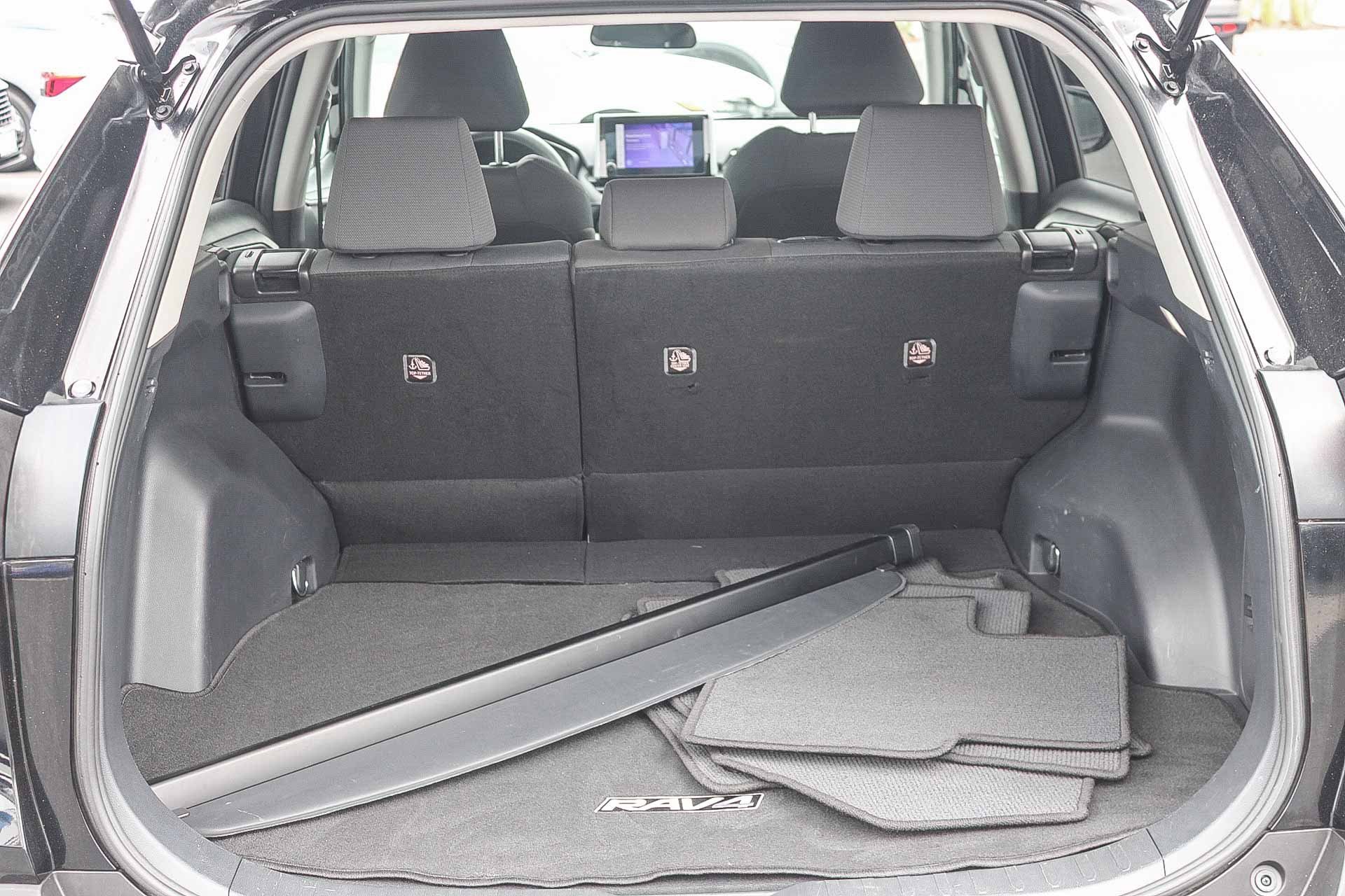 Used 2025 Toyota RAV4 XLE image 26