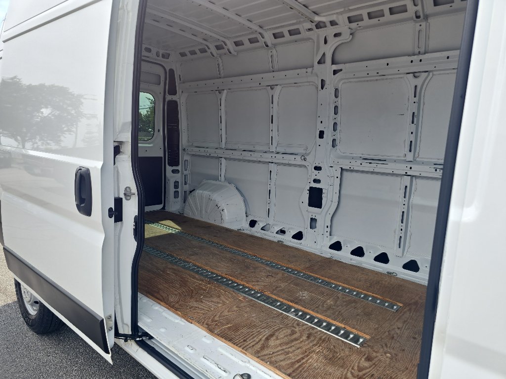Used 2022 RAM ProMaster 2500 w/ Convenience Group FWD image 15