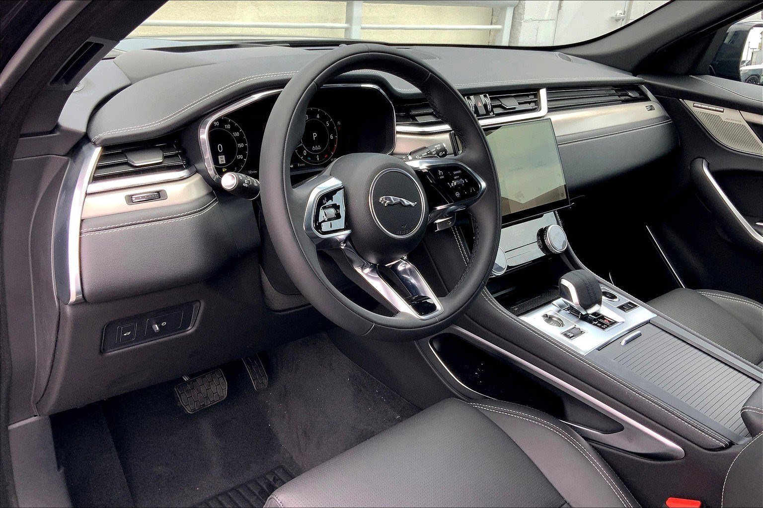 New 2026 Jaguar F-PACE R-Dynamic S image 4