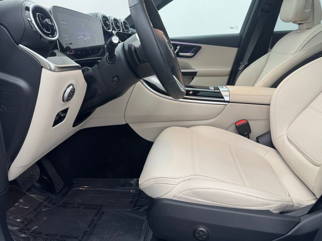 Used 2025 Mercedes-Benz GLC 300 4MATIC image 19