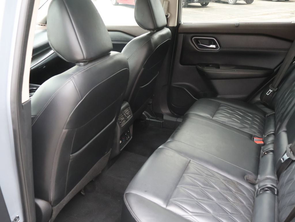 Used 2023 Nissan Rogue Platinum w/ Platinum Premium Package FWD image 11