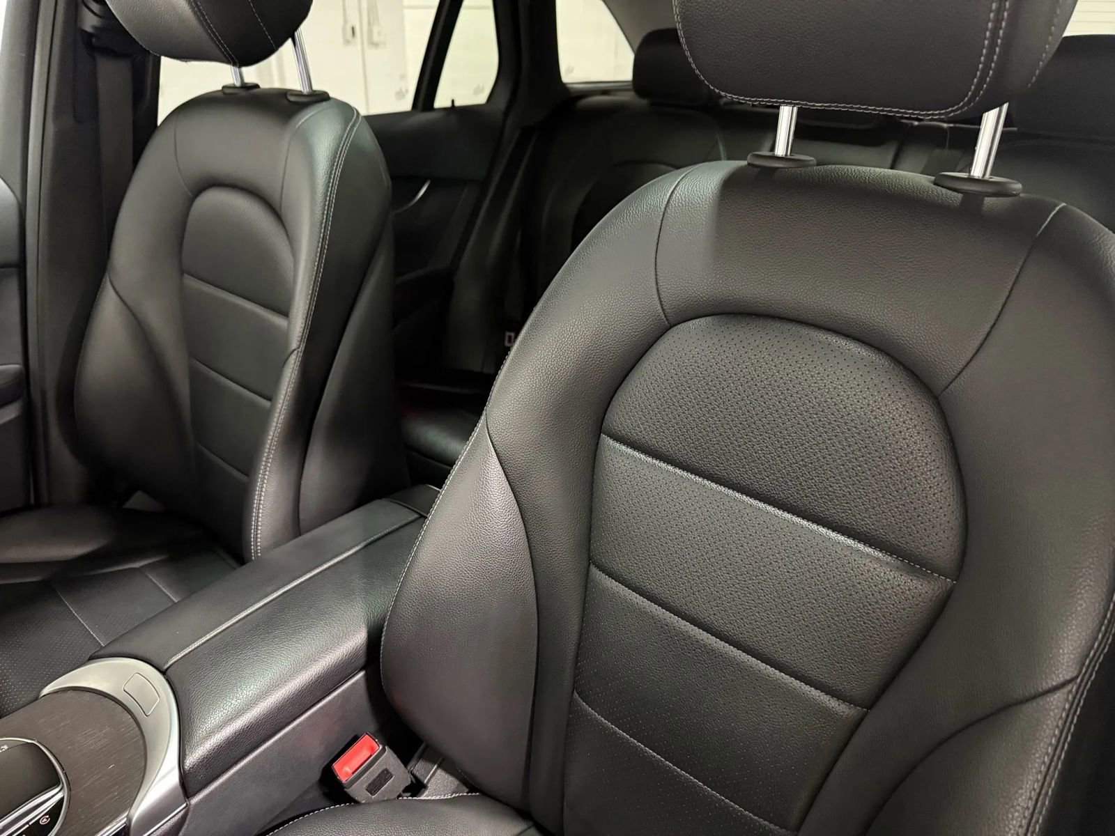 Used 2021 Mercedes-Benz GLC 300 GLC 300 4MATIC Sport Utility 4 image 17