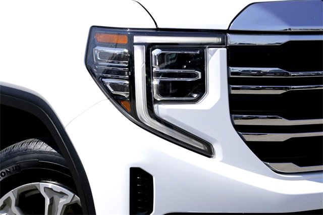 Used 2024 GMC Sierra 1500 SLT image 3