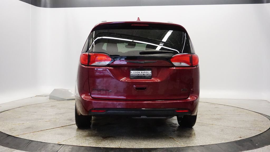 Certified 2020 Chrysler Pacifica Touring-L w/ Advanced Safetytec Group image 4