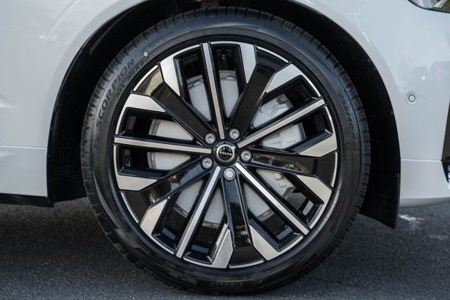 New 2026 Volvo XC60 B5 Ultra w/ Protection Package Premier image 16