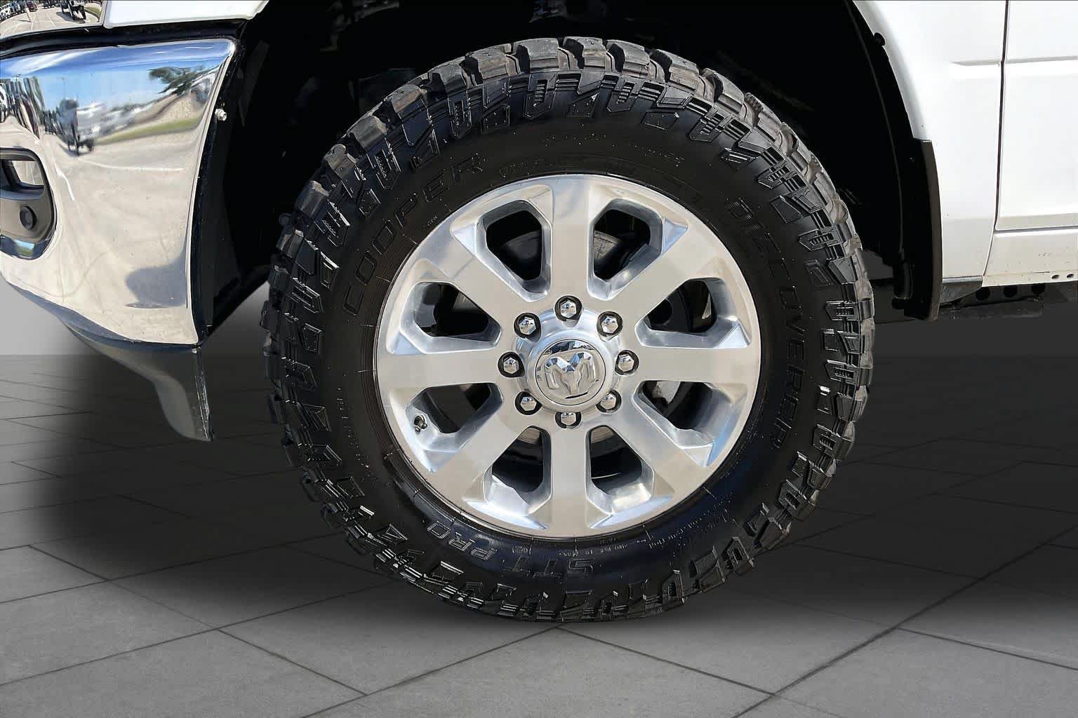 Used 2025 RAM 3500 Laramie AWD/4WD image 11