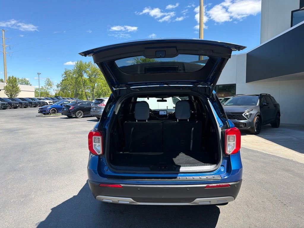 Used 2020 Ford Explorer XLT w/ Equipment Group 202A AWD/4WD image 15