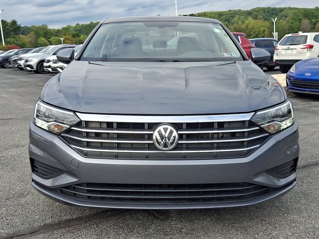 Used 2019 Volkswagen Jetta SE w/ Cold Weather Package FWD image 2