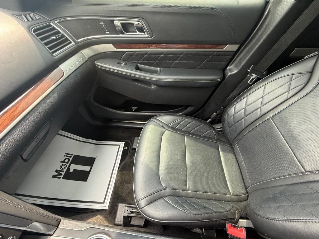 Used 2018 Ford Explorer Platinum AWD/4WD image 25