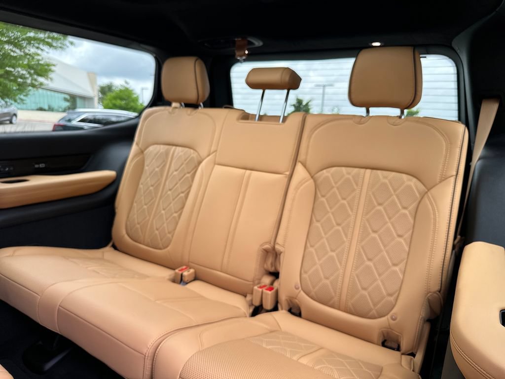 New 2026 Jeep Grand Wagoneer Summit AWD/4WD image 36