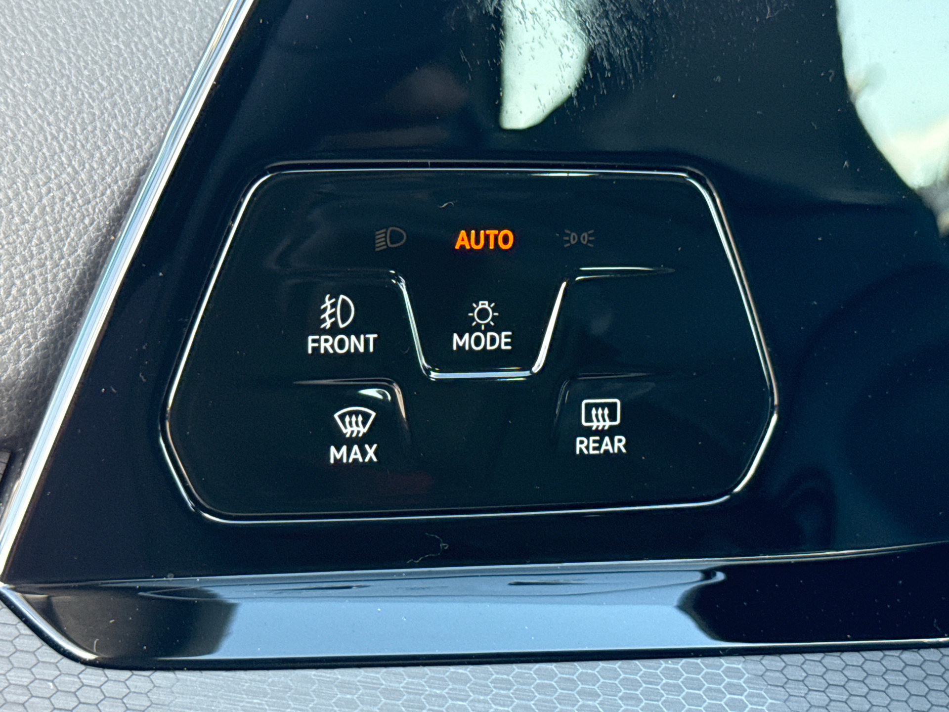 Used 2024 Volkswagen GTI SE FWD image 24