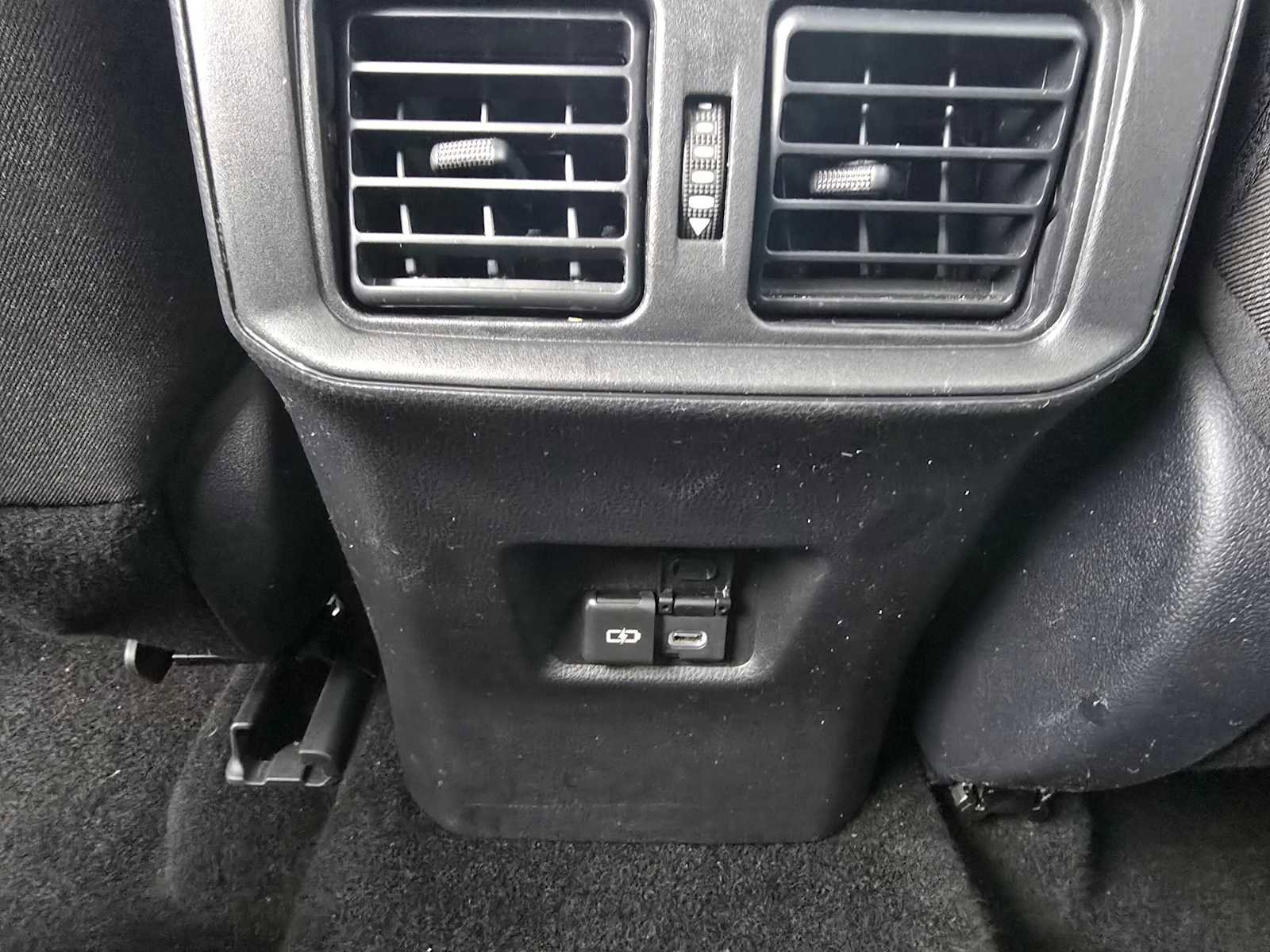 Used 2025 Toyota RAV4 XLE image 19