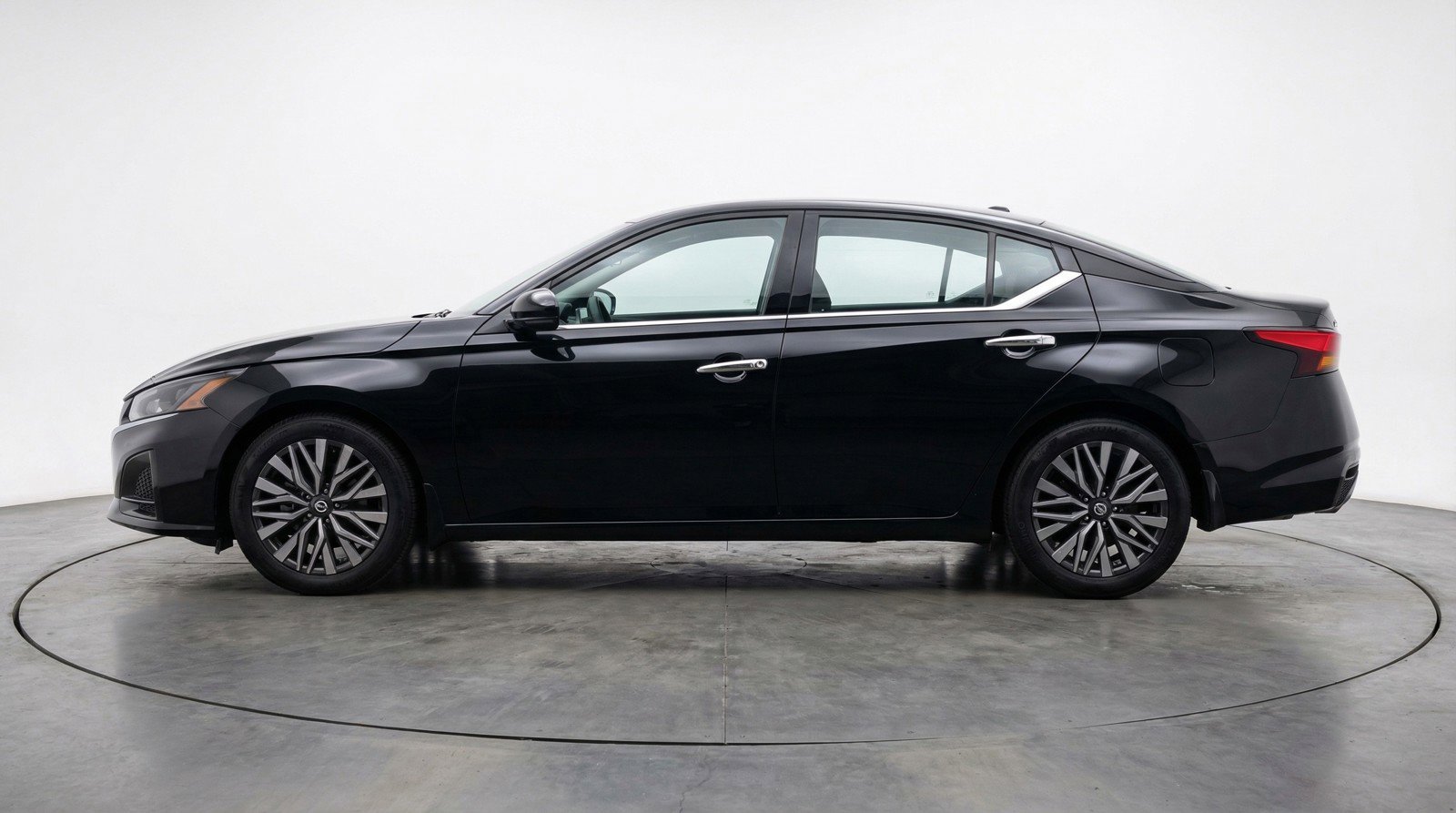 Used 2025 Nissan Altima 2.5 SV image 5