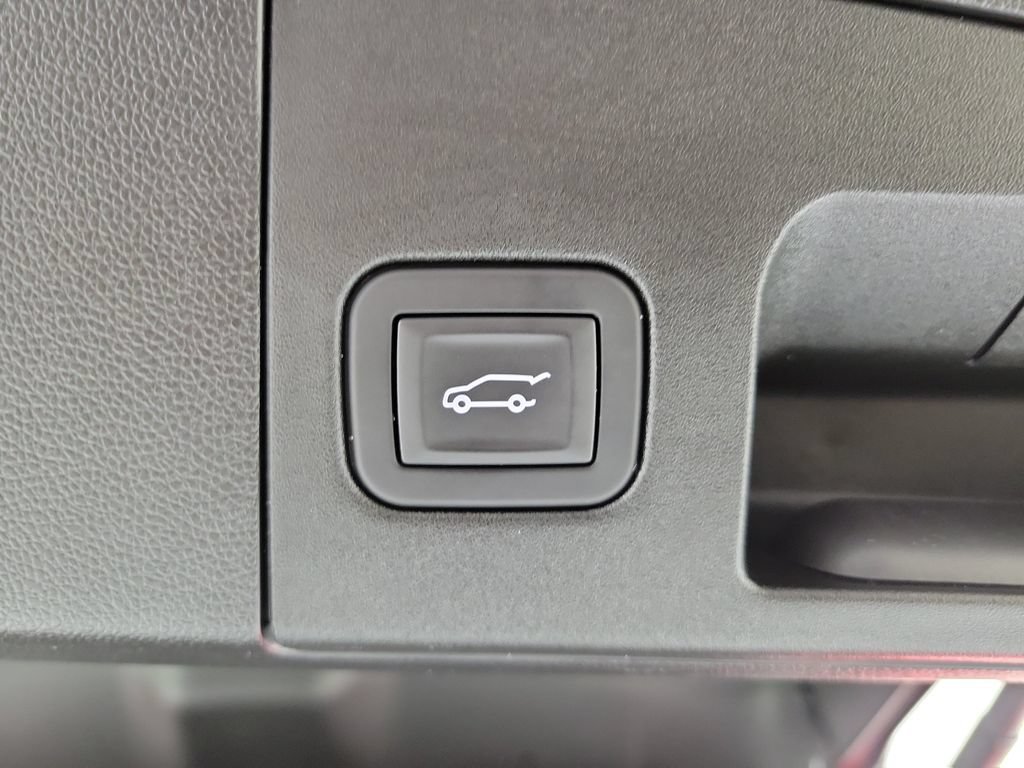 Certified 2025 Cadillac XT4 Premium Luxury FWD image 9