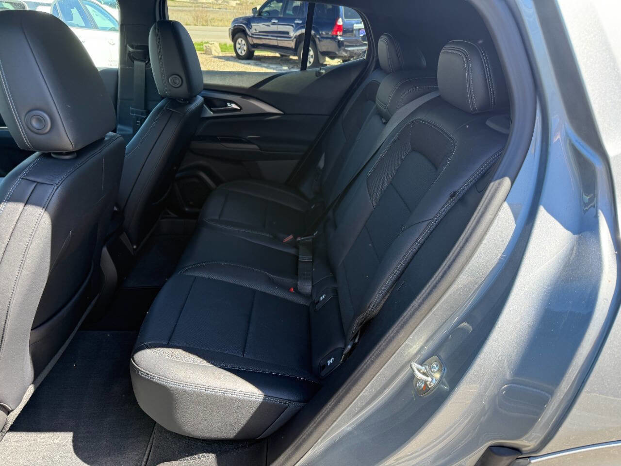 Used 2025 Chevrolet Equinox EV LT AWD/4WD image 4