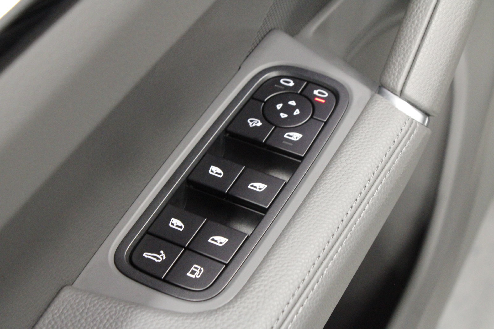 Certified 2022 Porsche Cayenne Platinum Edition AWD/4WD image 31