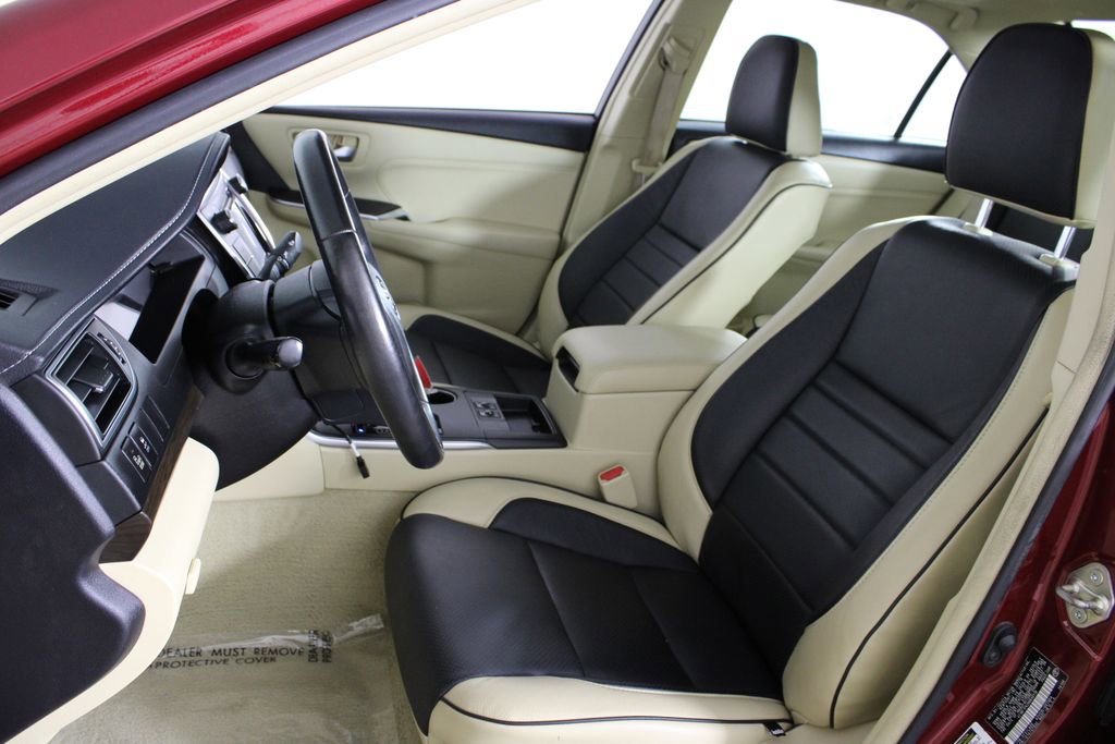 Used 2017 Toyota Camry XLE w/ Moonroof Package image 18