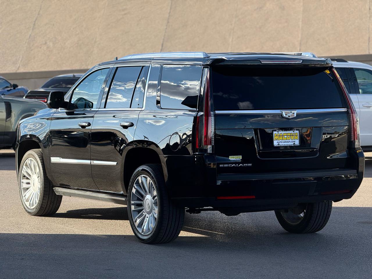 Used 2017 Cadillac Escalade Platinum RWD image 5
