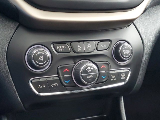 Used 2016 Jeep Cherokee Limited image 27