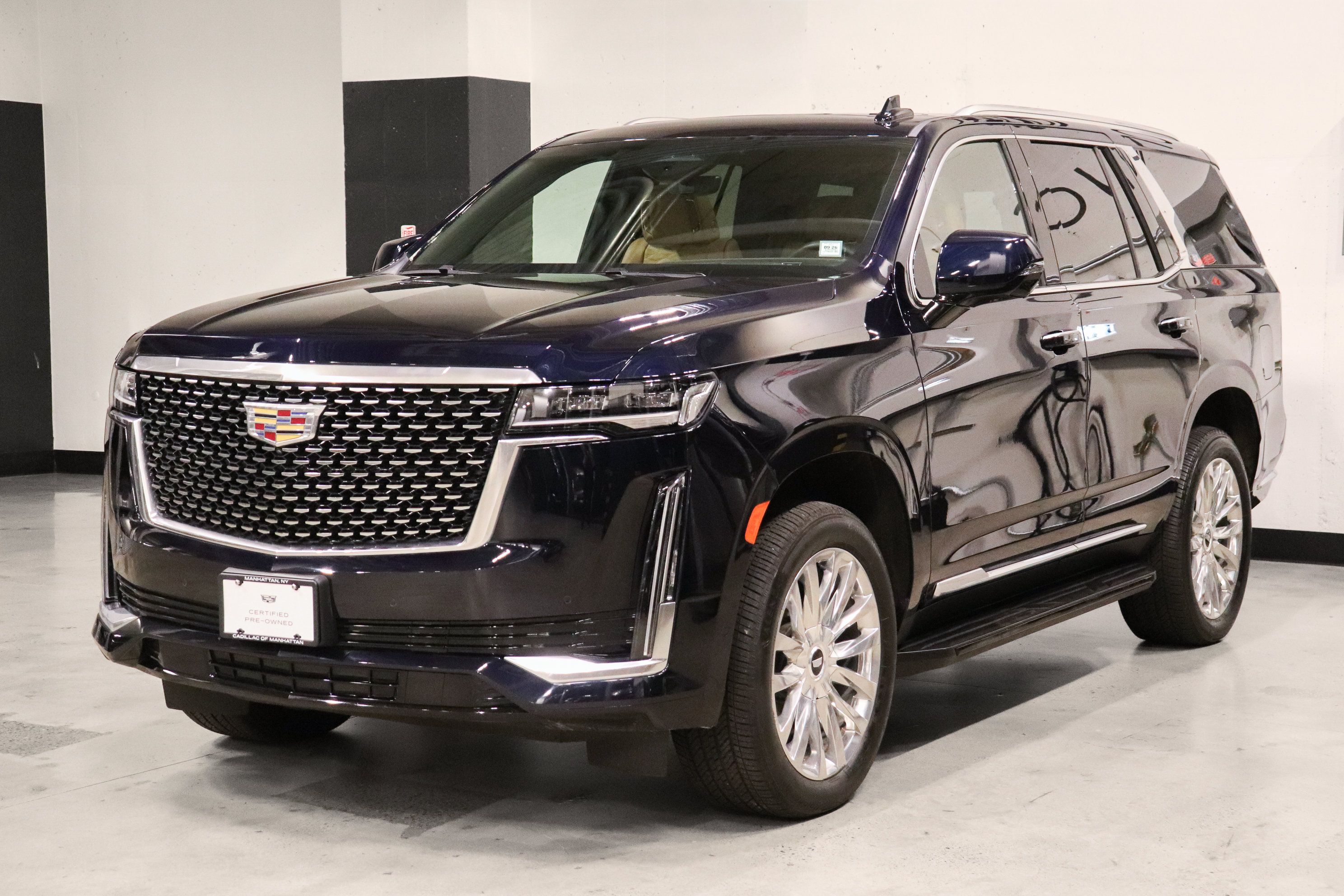 Used 2024 Cadillac Escalade Premium Luxury AWD/4WD image 1