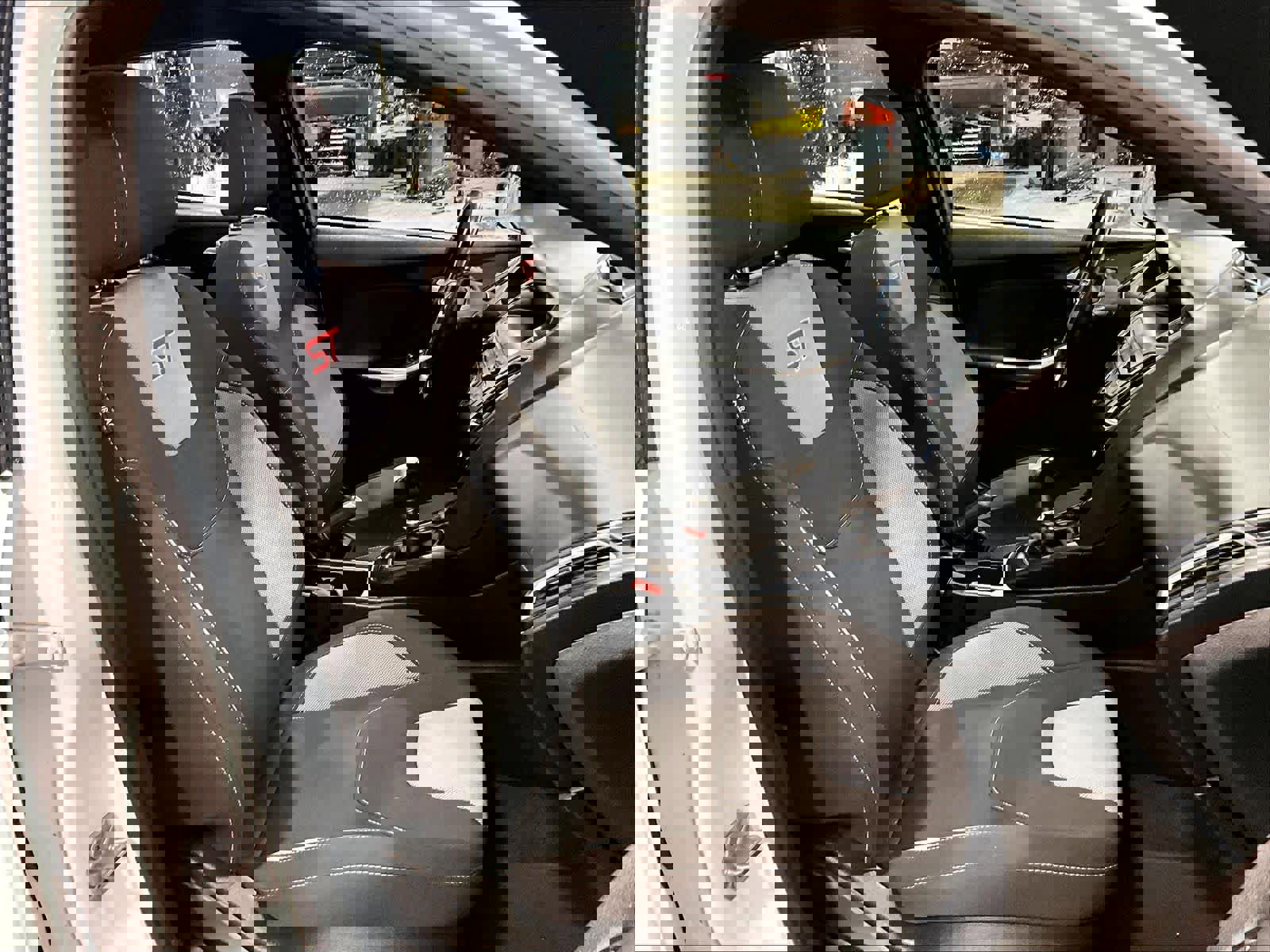 Used 2018 Ford Focus ST image 11