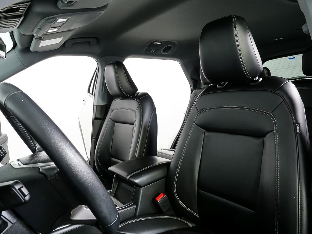 Used 2023 Ford Explorer XLT w/ Equipment Group 202A image 5