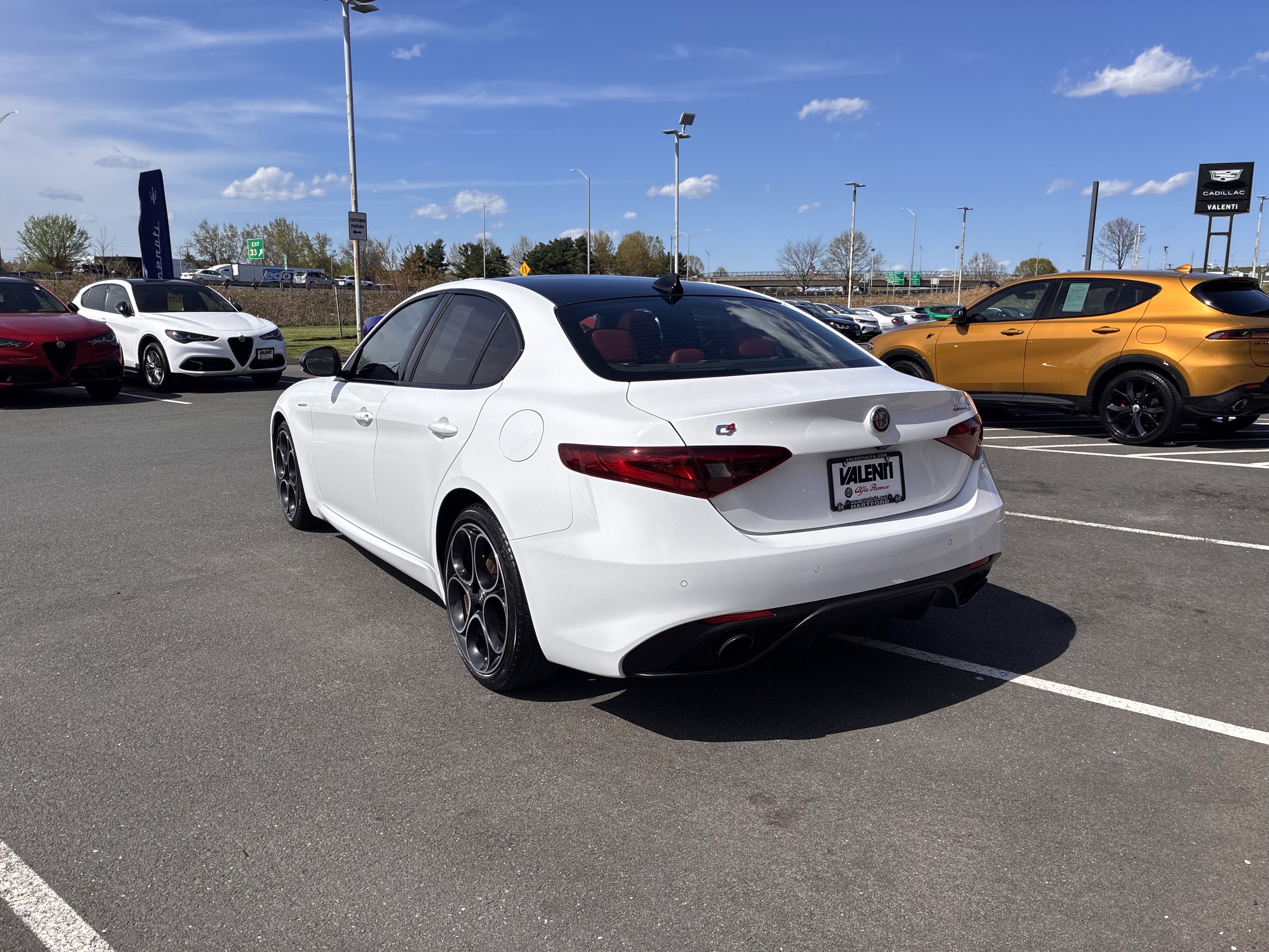 Used 2023 Alfa Romeo Giulia Veloce AWD/4WD image 9
