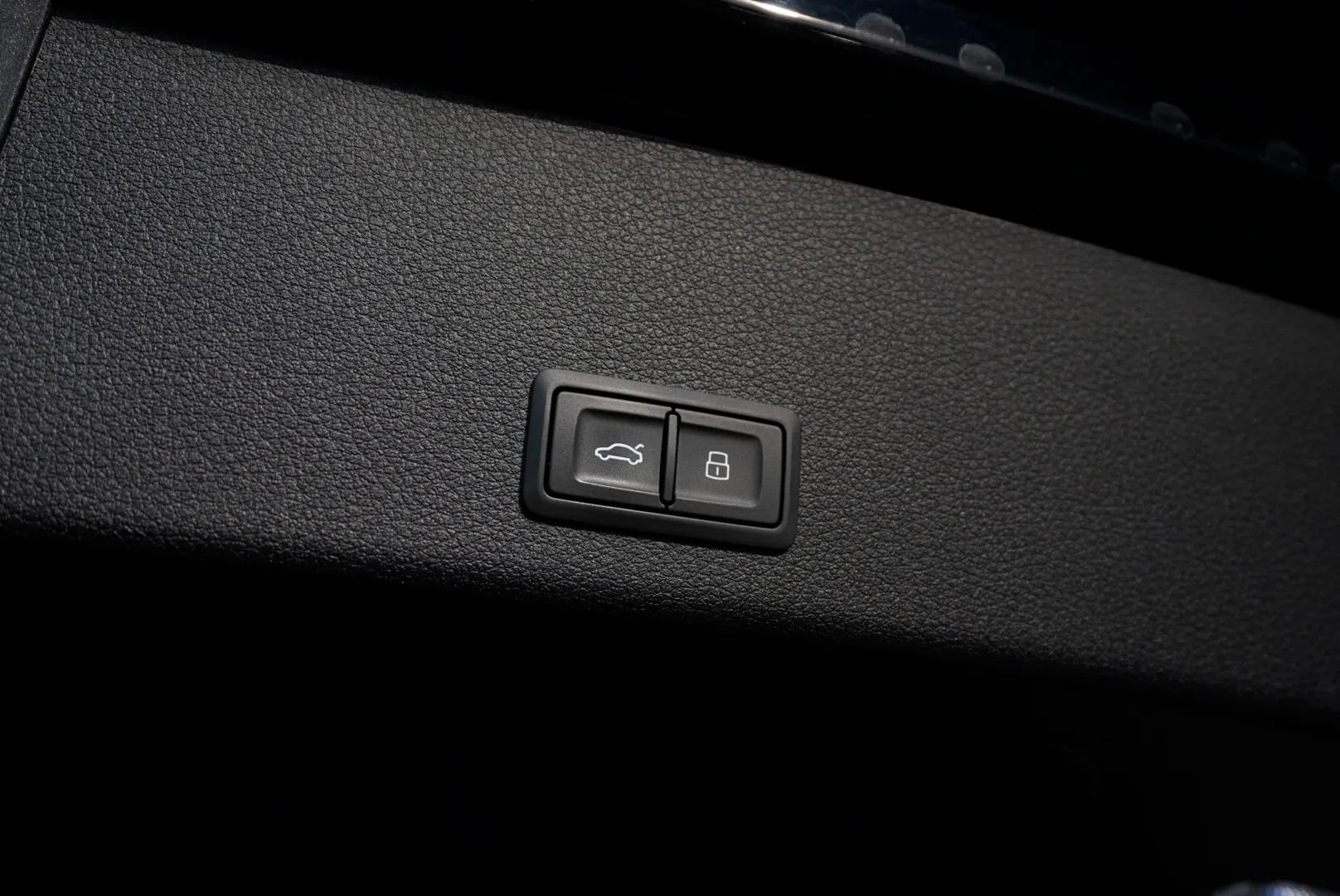 Used 2019 Audi e-tron Prestige AWD/4WD image 32