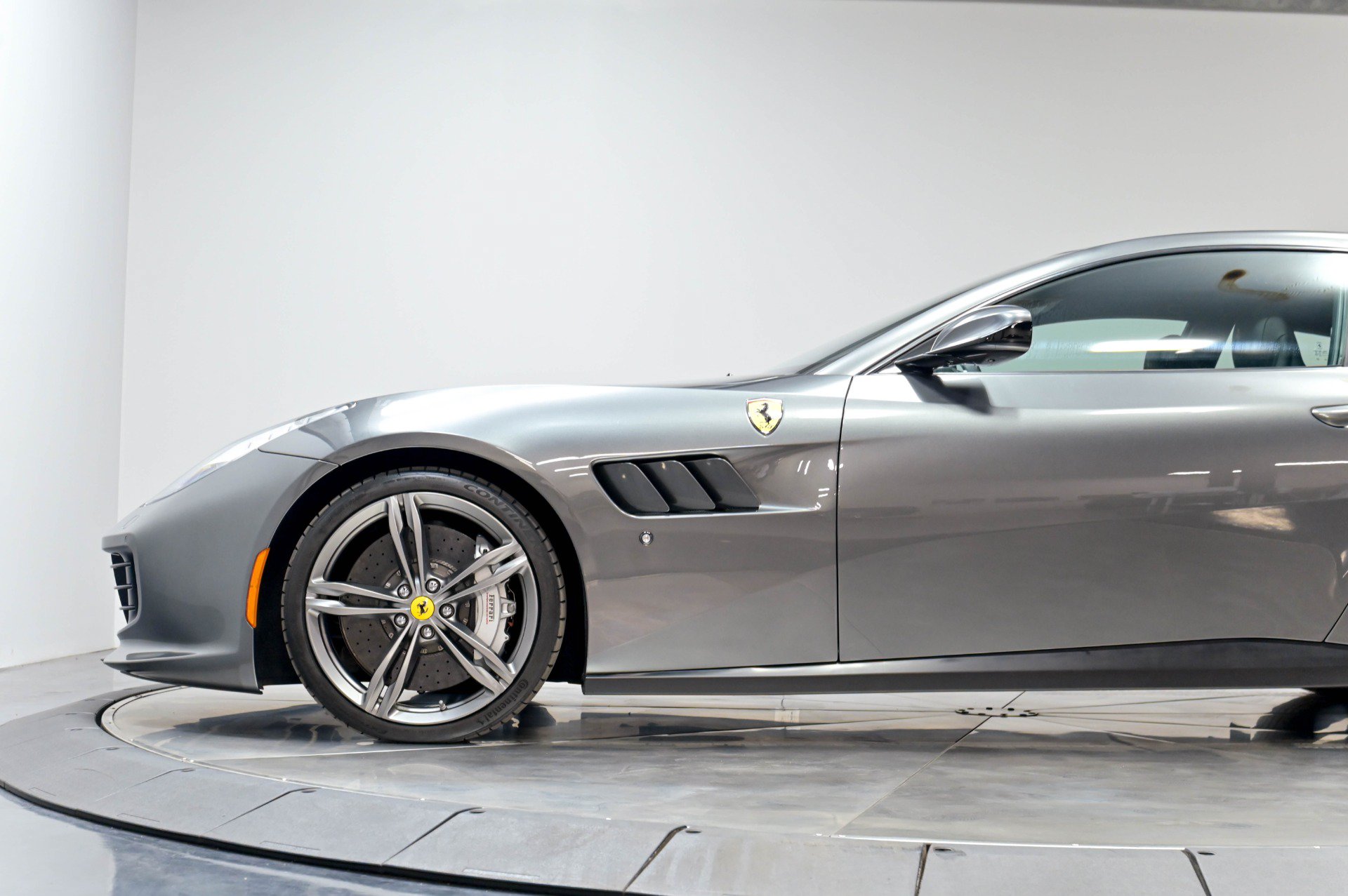 Used 2017 Ferrari GTC4Lusso AWD/4WD image 65