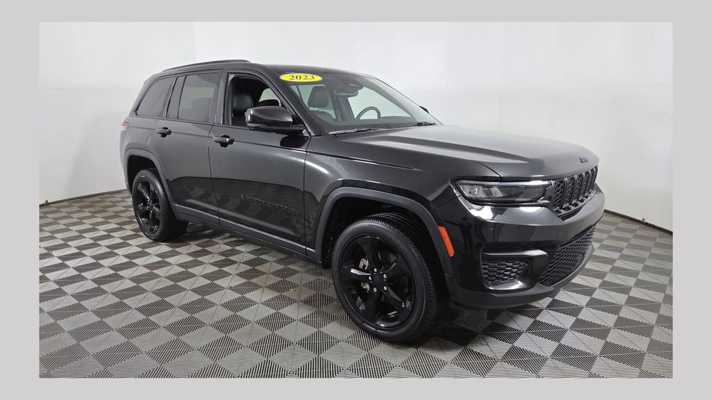 Used 2023 Jeep Grand Cherokee Altitude image 1