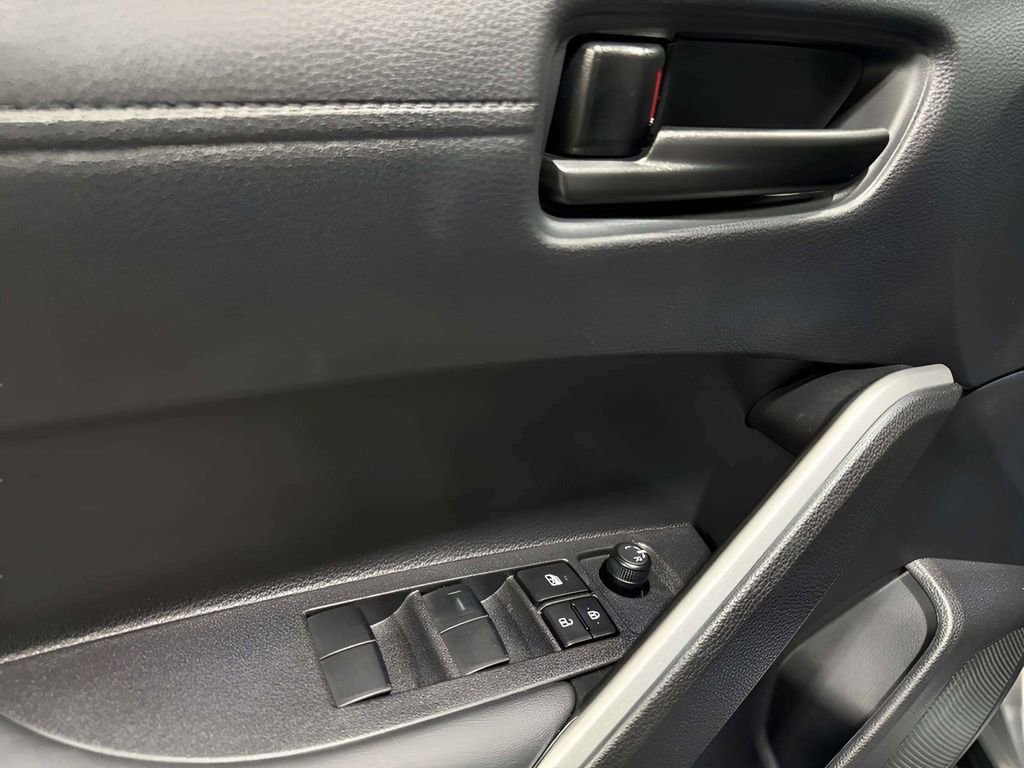 Used 2025 Toyota Corolla Cross LE AWD/4WD image 18