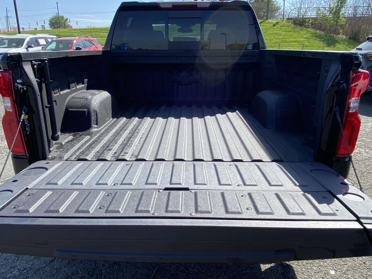 Used 2024 Chevrolet Silverado 1500 LTZ AWD/4WD image 8