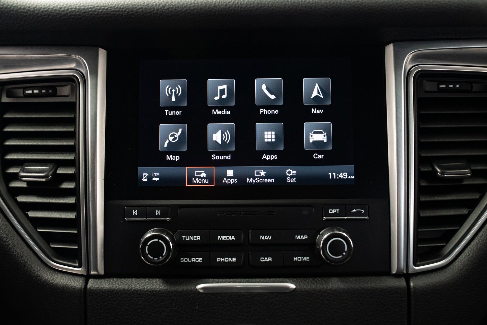 Used 2018 Porsche Macan w/ Premium Package Plus image 15