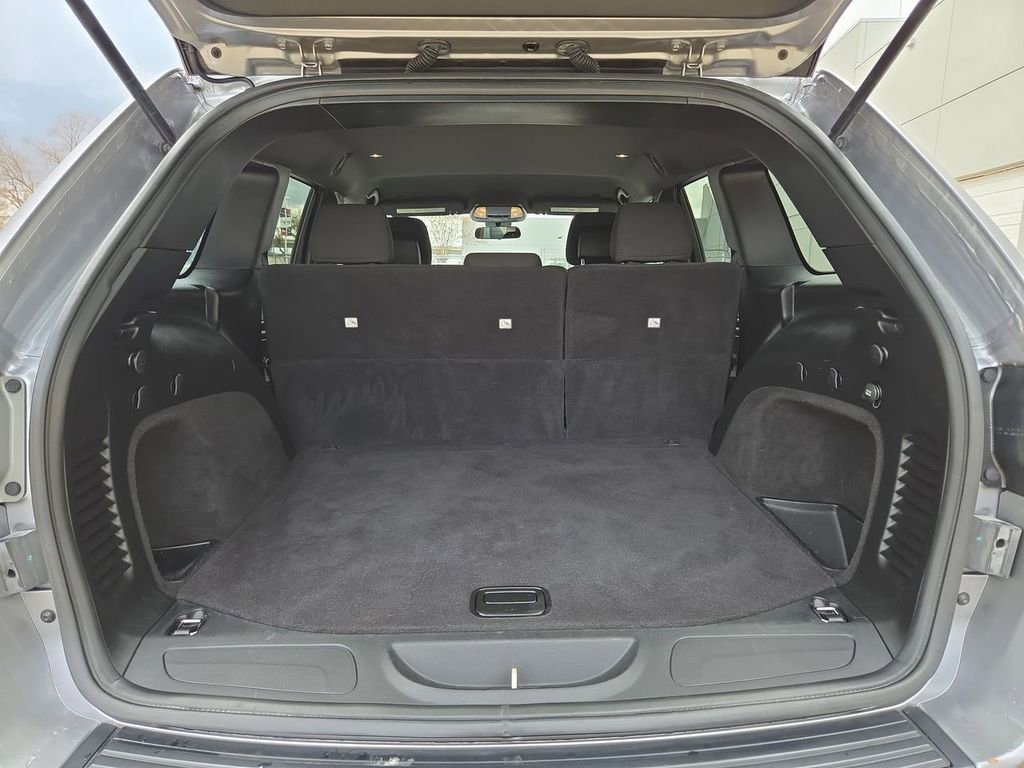 Used 2020 Jeep Grand Cherokee Laredo image 28