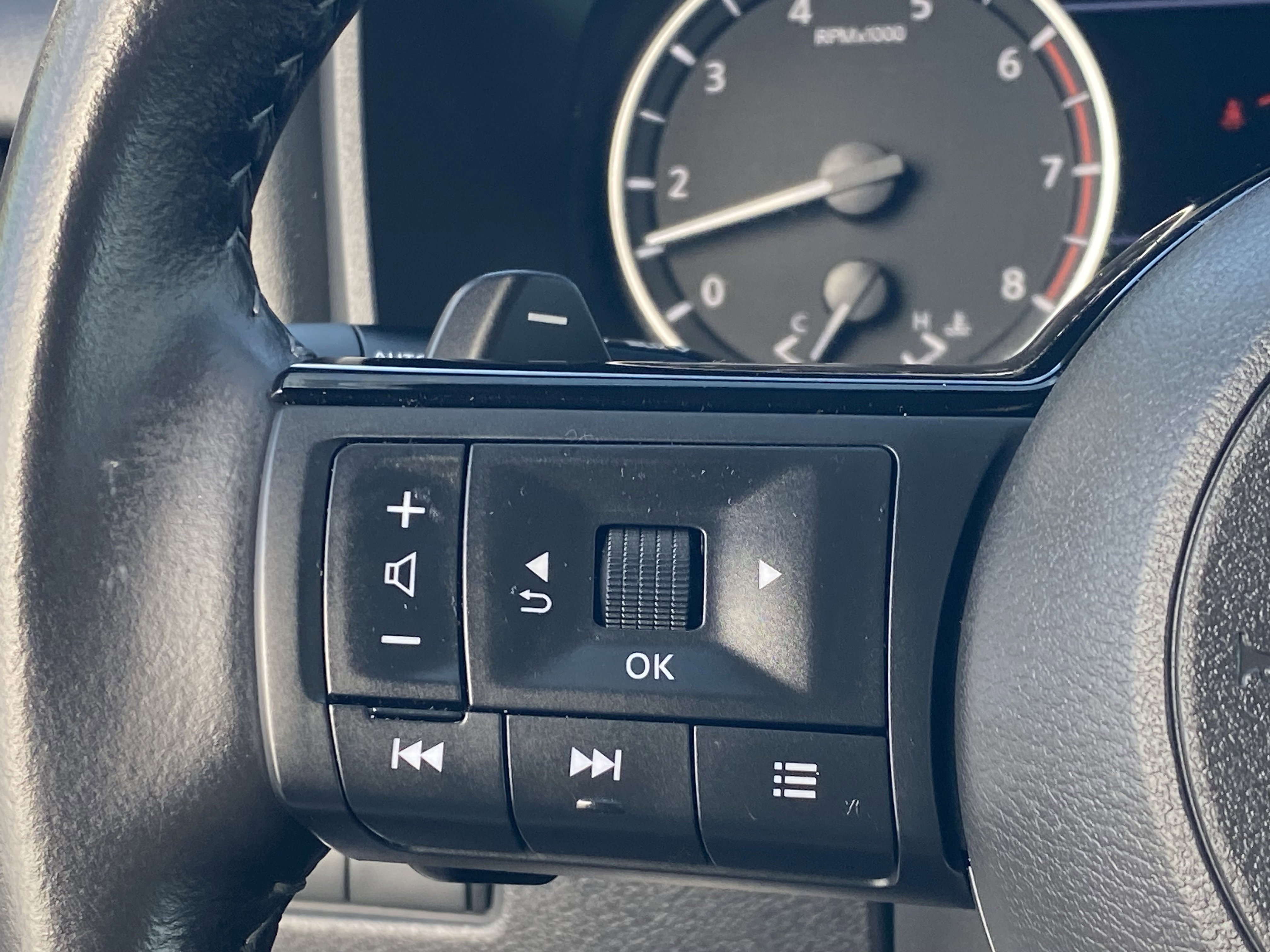 Used 2023 Nissan Rogue SV w/ SV Premium B Package image 27