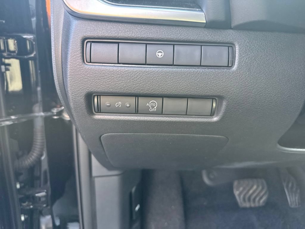 Used 2023 Nissan Rogue SV AWD/4WD image 14