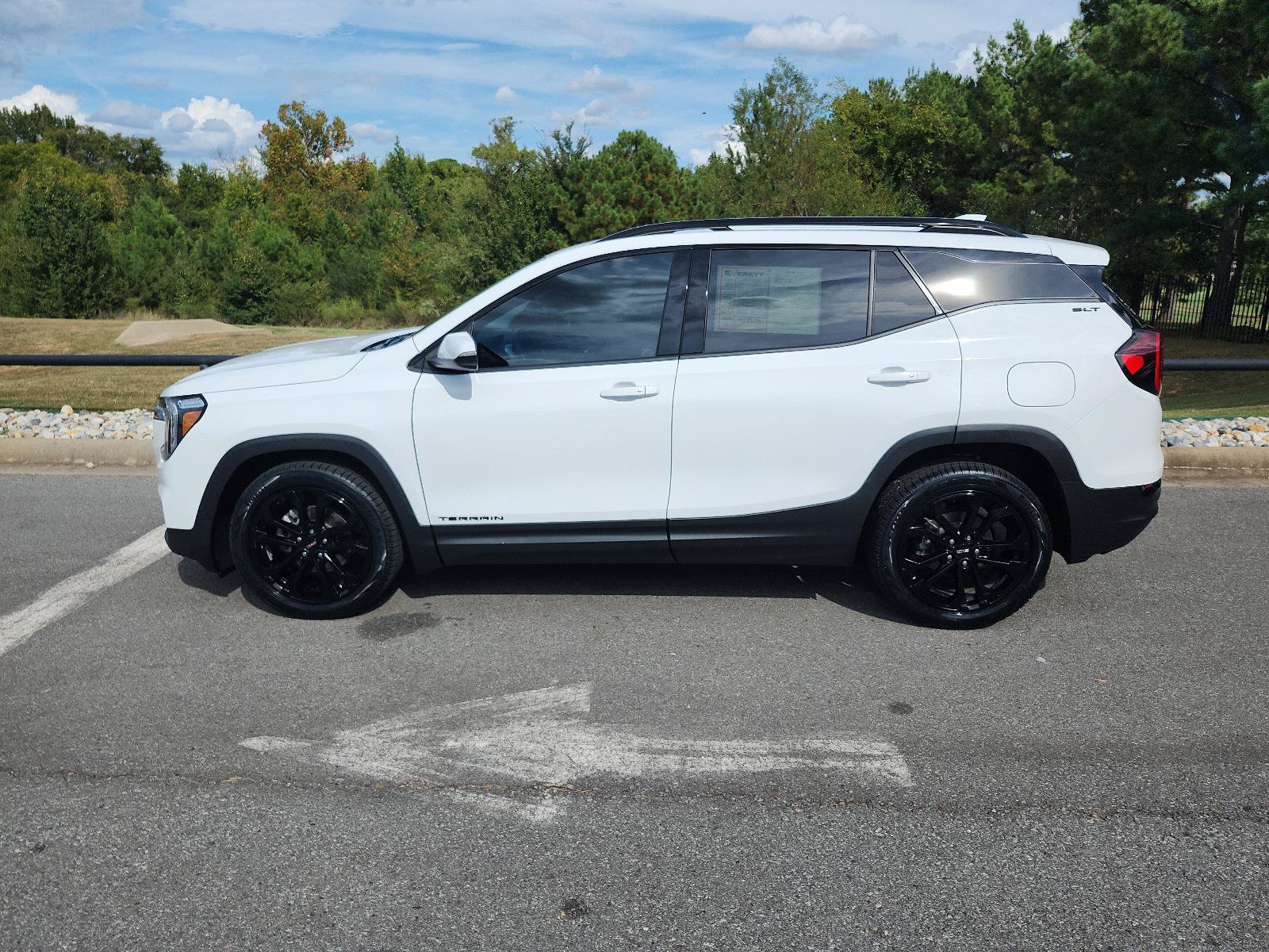 Certified 2022 GMC Terrain SLT w/ Elevation Edition FWD image 2