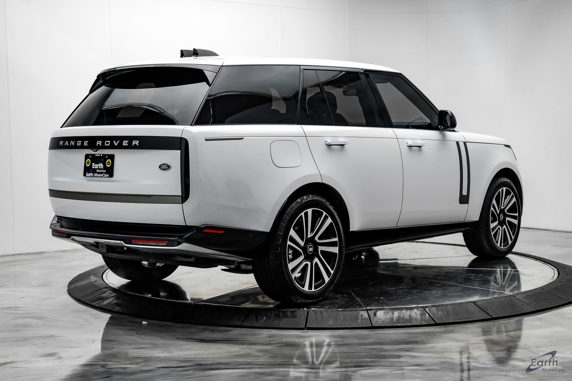 Used 2023 Land Rover Range Rover SE image 13