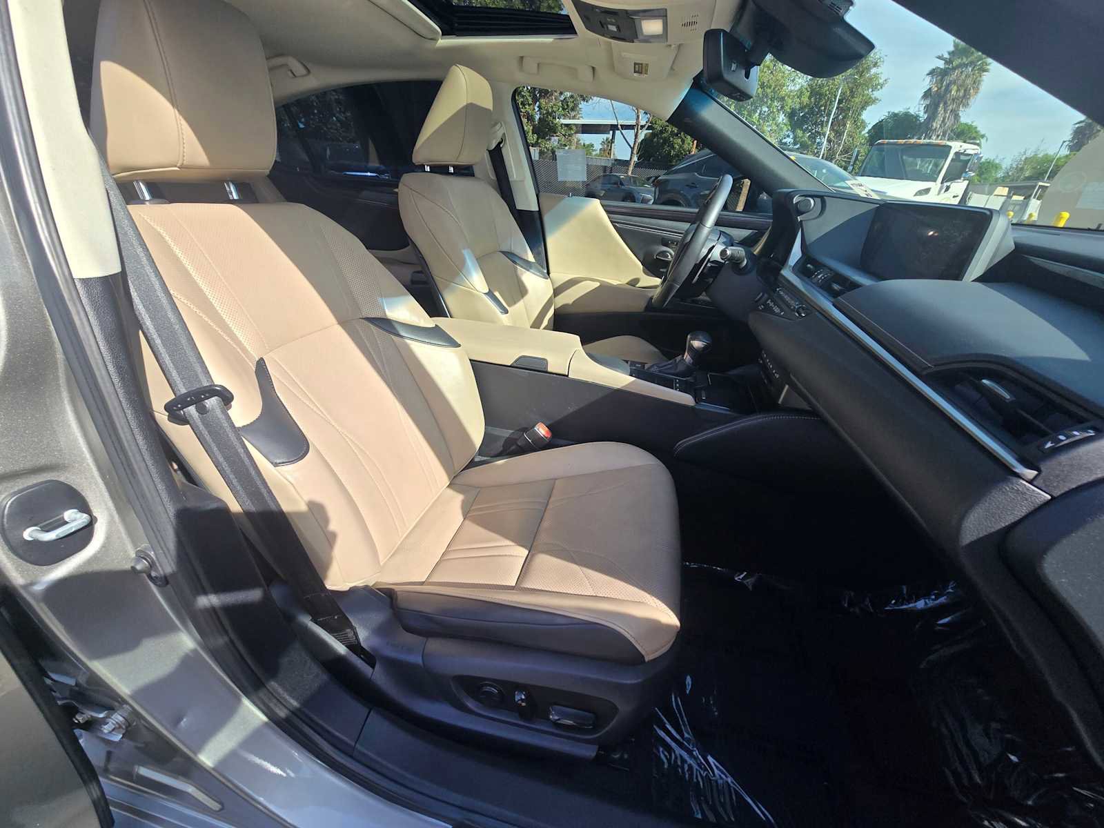 Used 2019 Lexus ES 300h image 11