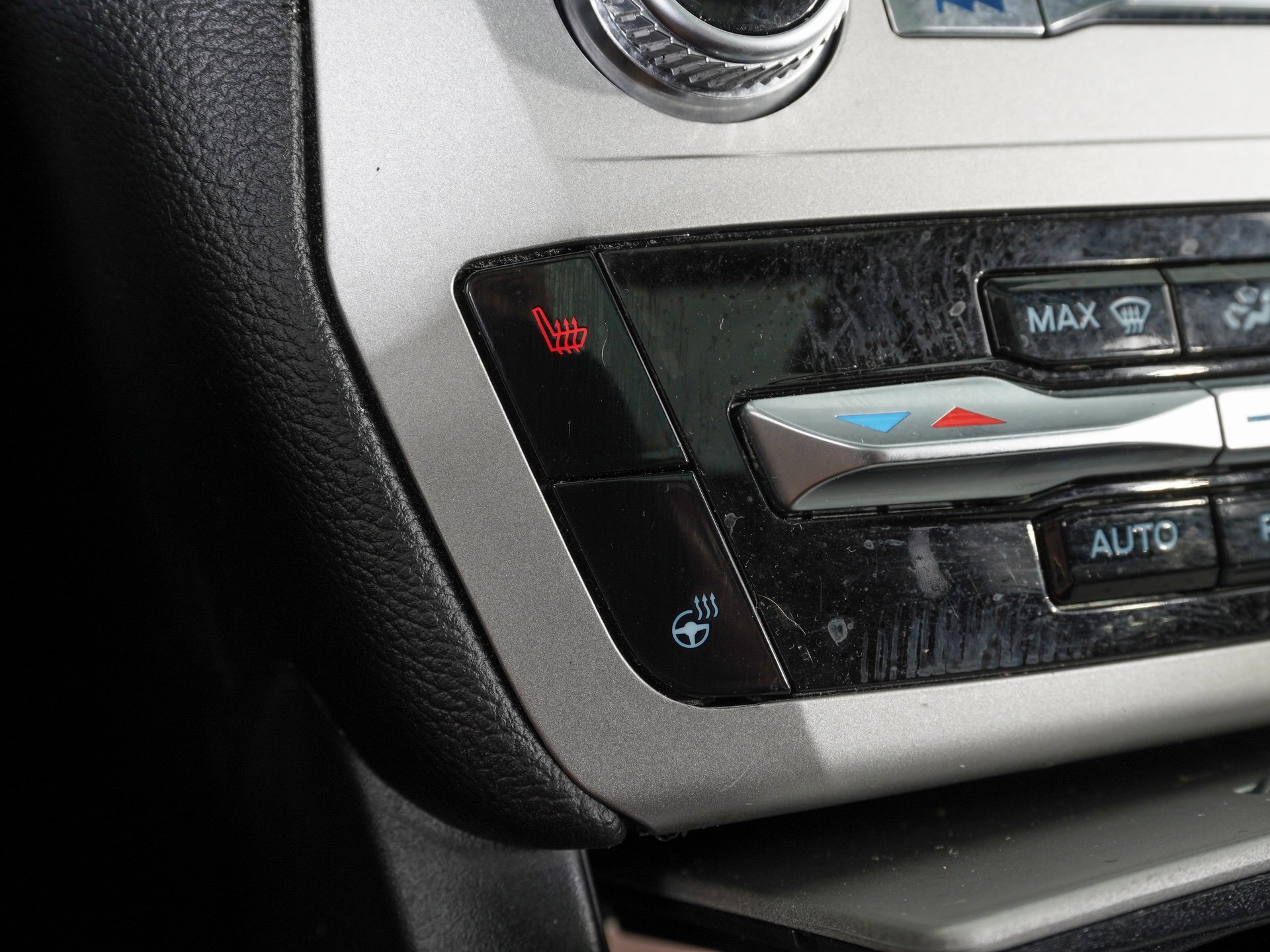 Used 2022 Ford Explorer XLT w/ Equipment Group 202A image 24