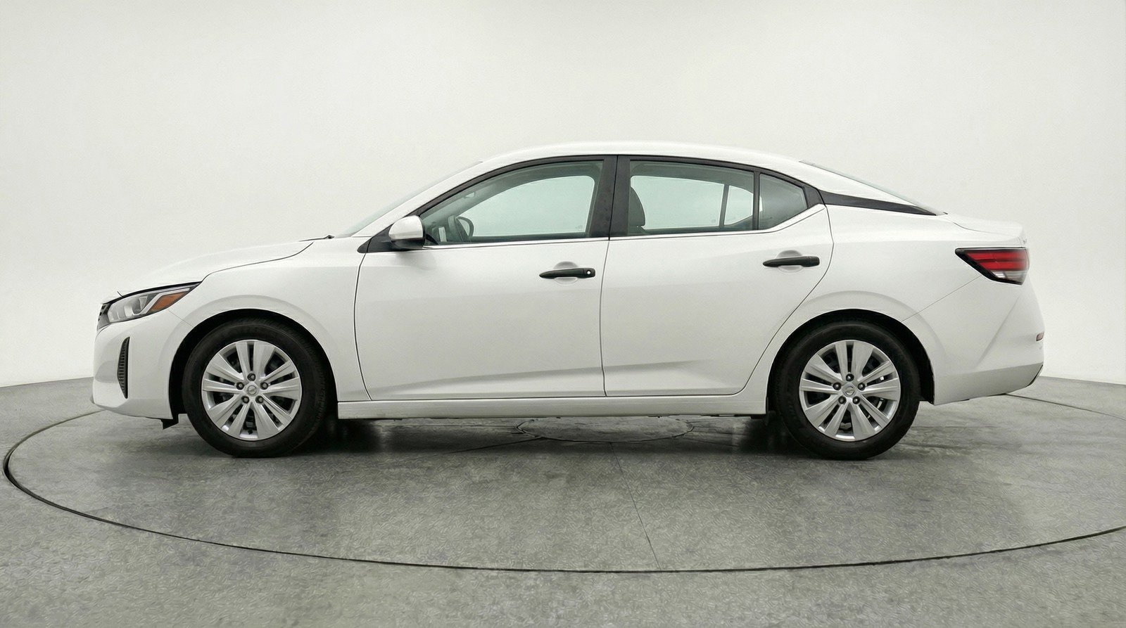 Used 2025 Nissan Sentra S image 5